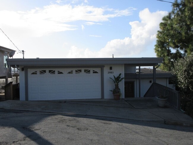 Building Photo - 3BR / 3BA Coastal Home with Panoramic Morro Bay Views