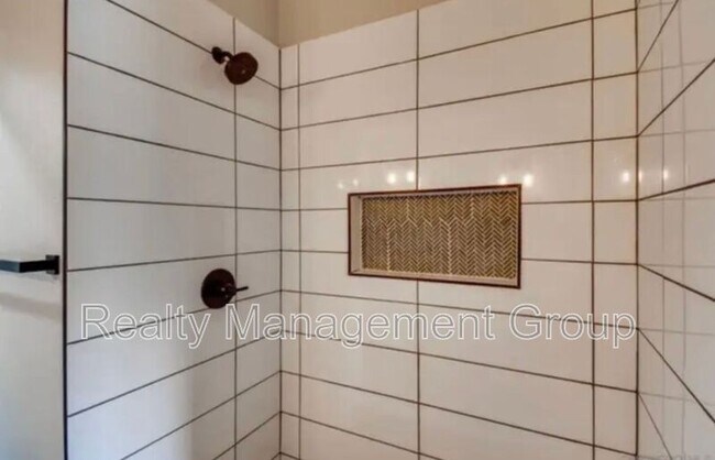 Building Photo - 13801 Pinkard Way