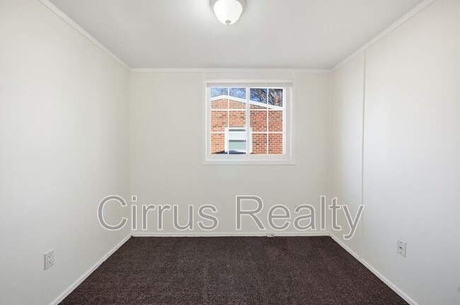 Building Photo - 1924 Zinzer Rd