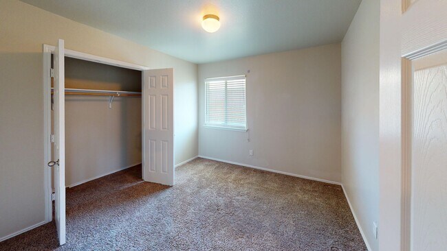 Building Photo - Pre-Holiday Move-In Special!!! Wonderful 3 Bedroom, 2 Bath Home in Highly Desirable Splawn Ranch ...