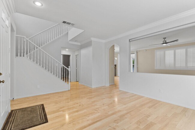 Building Photo - SE!! Pebble and Pollock!! Crystal Springs!...