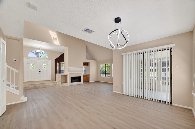 Building Photo - 814 Heathgate Dr