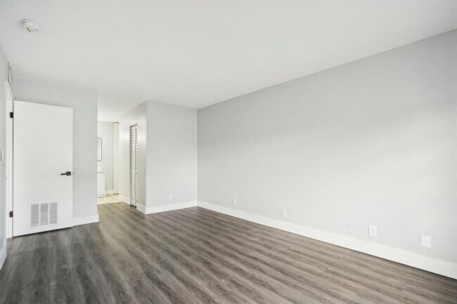 Building Photo - 3210 NW 84th Ave