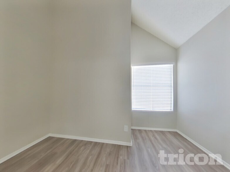 Building Photo - 20840 N 21st Ave