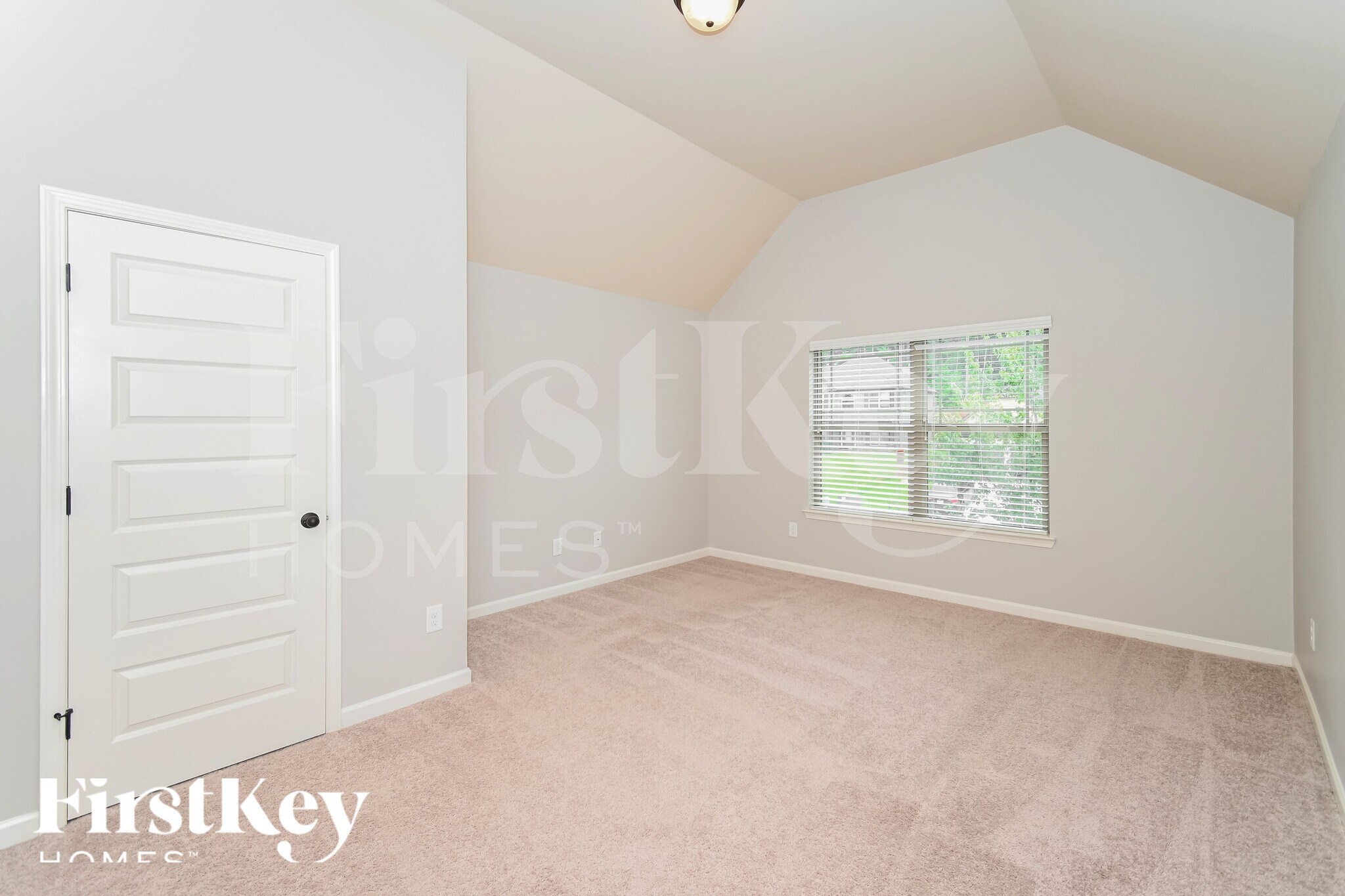 Building Photo - 1087 Sly Fox Run