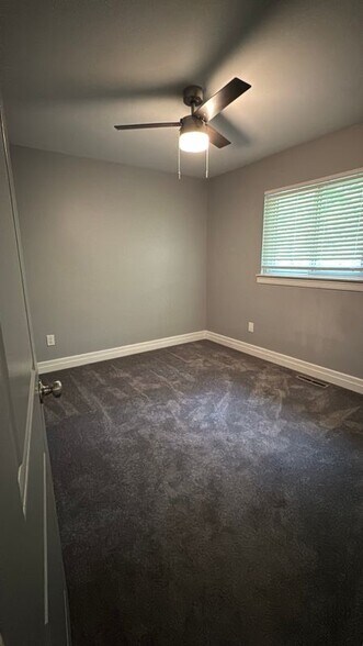 Building Photo - 5975 Beaufort Dr