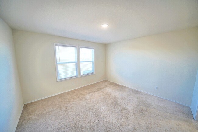 Building Photo - Stylish Move-In Ready Home in Rosillo Ranch, San Antonio, TX - Realtor Commission: $400