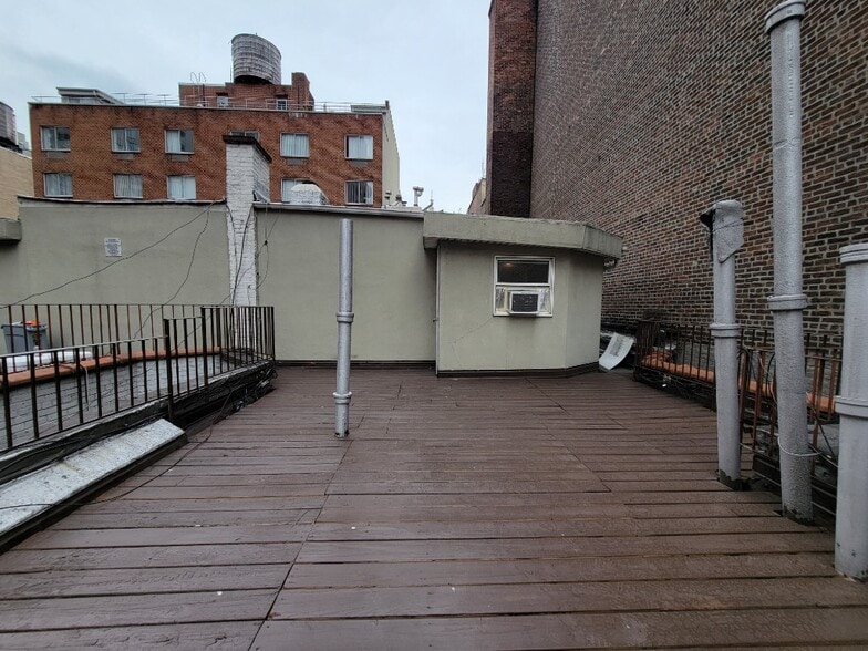 Building Photo - 221 E 23rd St