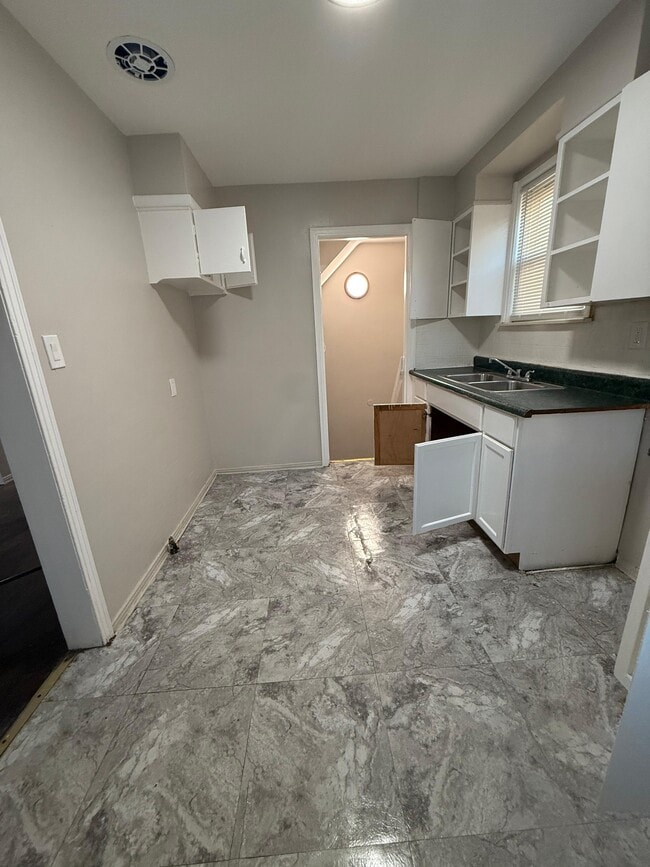 Building Photo - 14891 Hartwell St