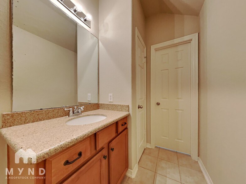 Building Photo - 4463 Diamante Dr