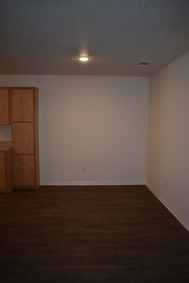 Building Photo - 201 Coby Dr