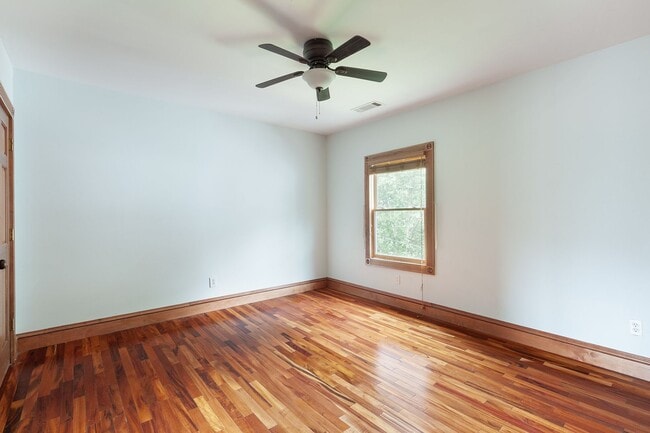 Building Photo - Spacious 6bd/3ba in Grant Park w/ Large Fe...
