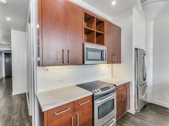 Building Photo - 2600 W 7th St