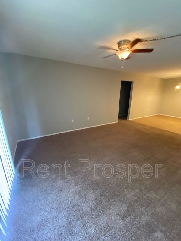 Building Photo - 304 Cherokee Ct