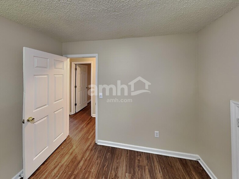 Building Photo - 2253 Joann Dr