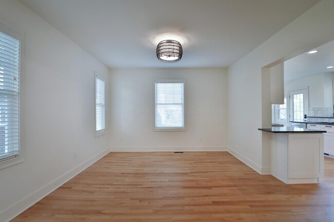 Building Photo - 125 S Knox St