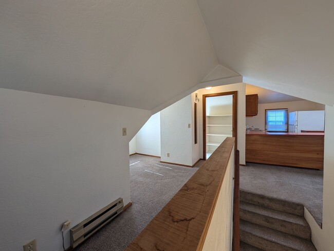 Building Photo - Large Studio Apartment in downtown Eugene-...