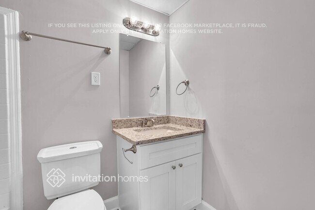 Building Photo - 1810 Collines Ave