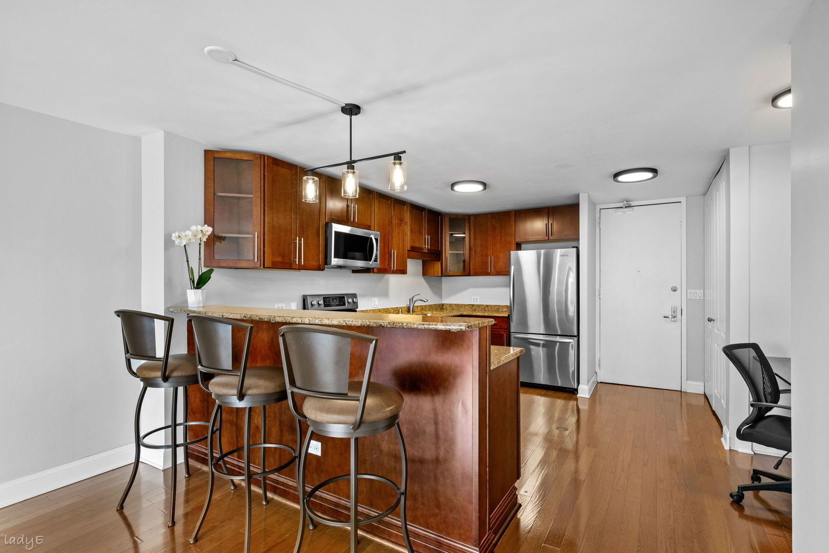 Building Photo - 2020 N Lincoln Park W