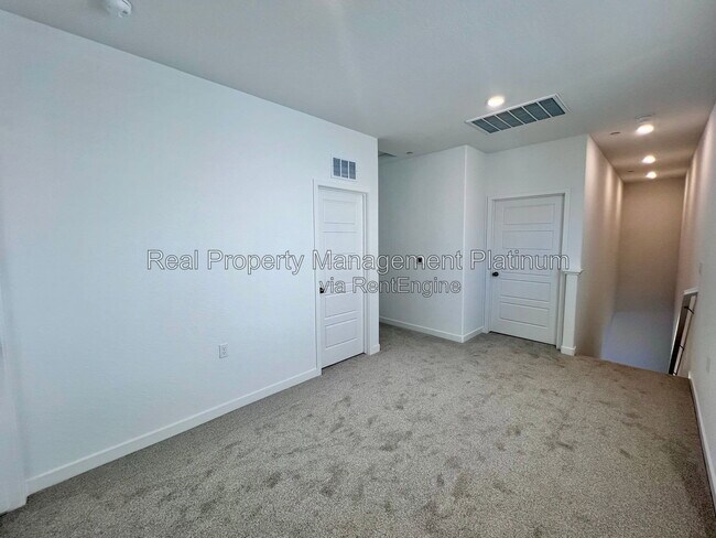 Building Photo - 883 Fruitwood Ave