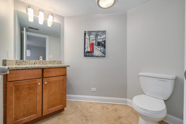 Building Photo - 1034 W Armitage Ave