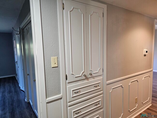 Building Photo - 1801 Eastridge Dr