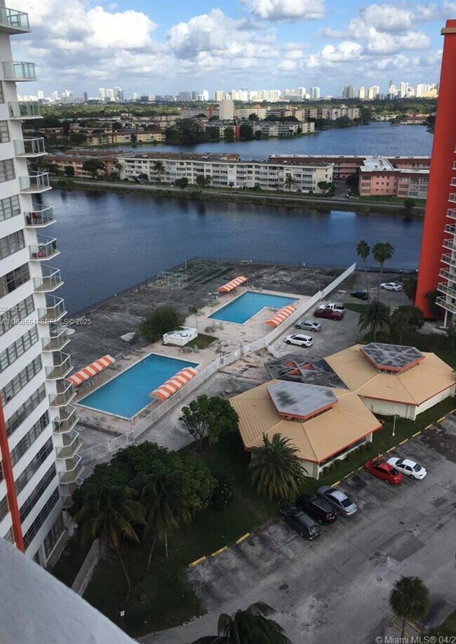 Building Photo - 1301 NE Miami Gardens Dr