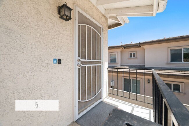 Building Photo - 5934 1/2 Alessandro Ave