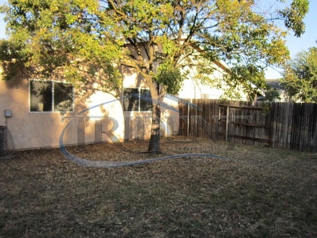 Building Photo - 970-972 Crisp Dr