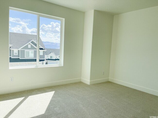 Building Photo - 998 Shadow Brk Ln