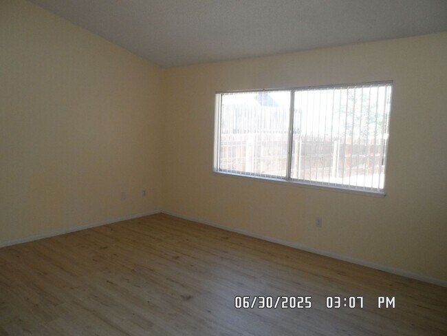 Building Photo - 3 Bedrooms, 2 Bathrooms, 3 Car Garage, Fir...