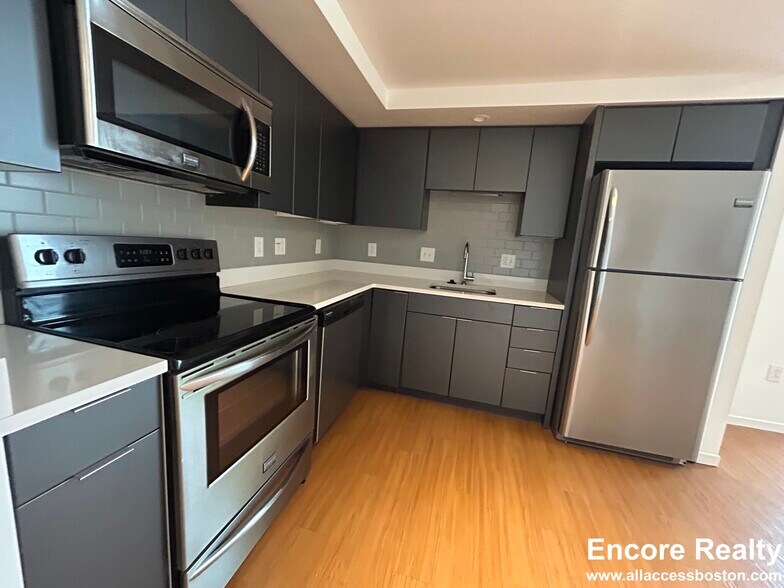 Building Photo - 65 Brainerd Rd