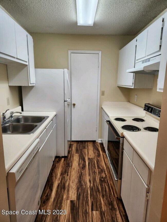 Building Photo - 3505 Sable Palm Ln