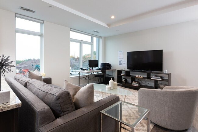 Building Photo - 40 Collins Ave