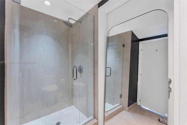 Building Photo - 200 Biscayne Blvd Way