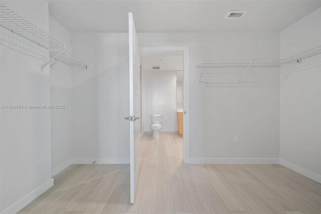 Building Photo - 555 NE 8th St