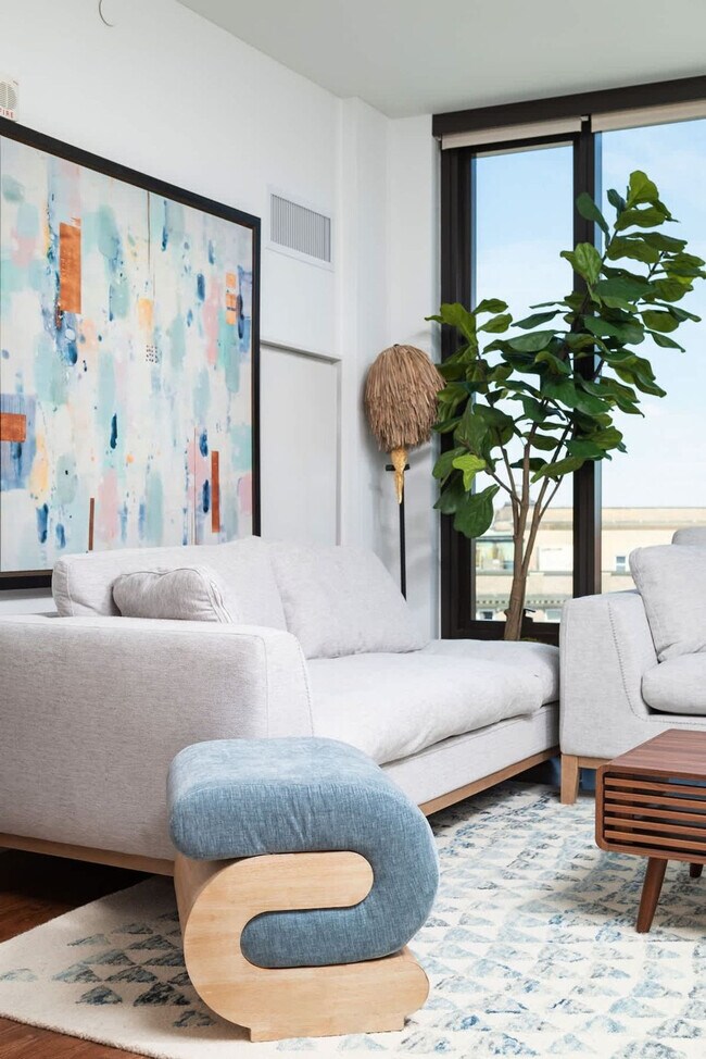 Building Photo - 212 Stuart St