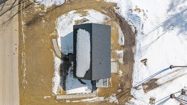 Building Photo - 142 S Main St