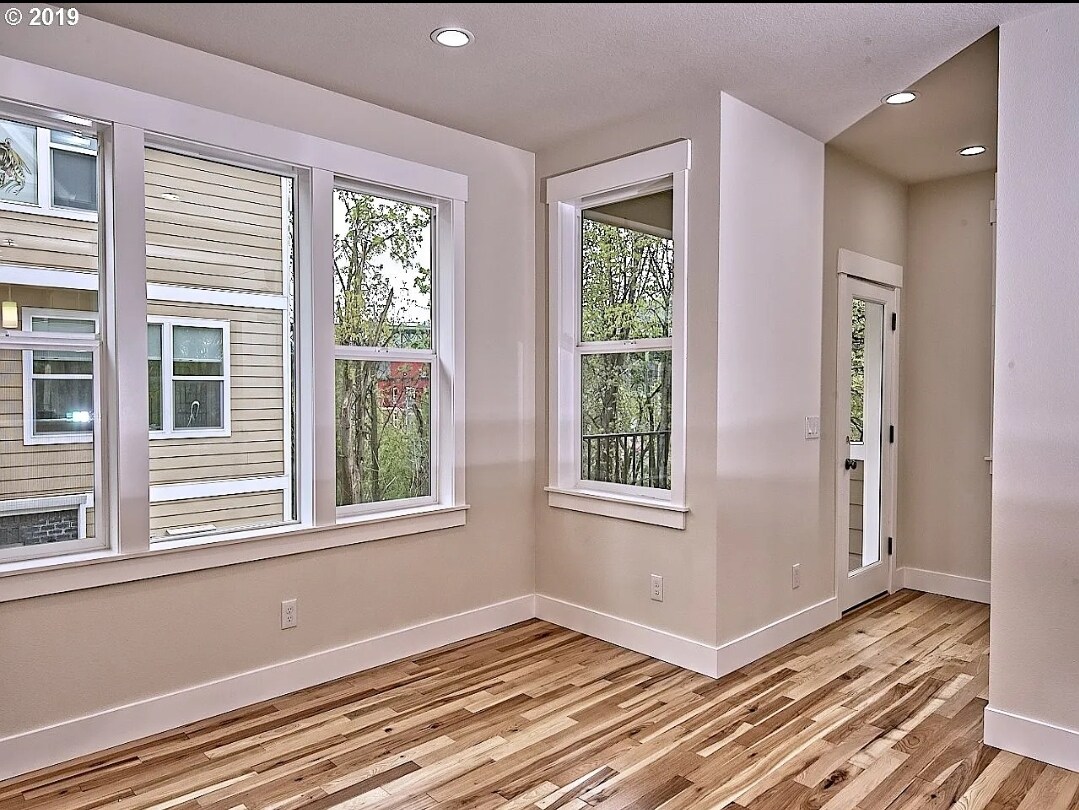 Dining area - 8814 N Edison St