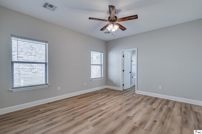 Building Photo - 134 Clearwater Cir