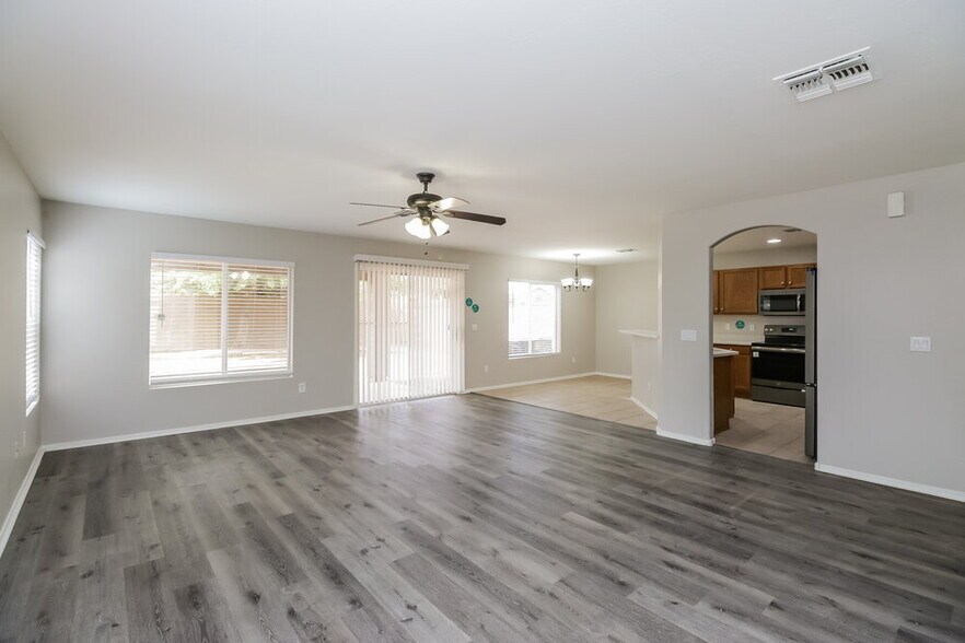 Building Photo - 31254 N Blackfoot Dr