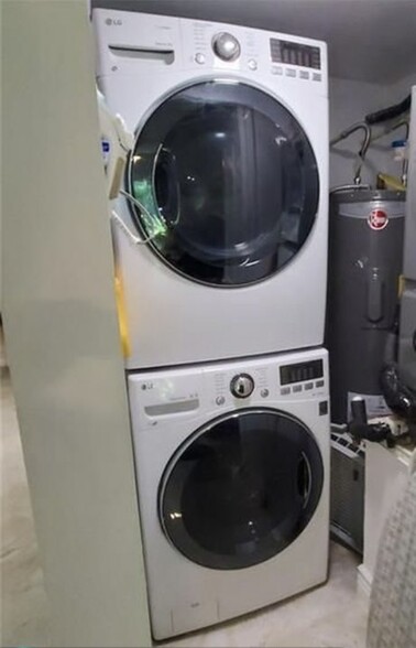 Full sized washer & dryer IN UNIT! - 1826 N Dixie Hwy