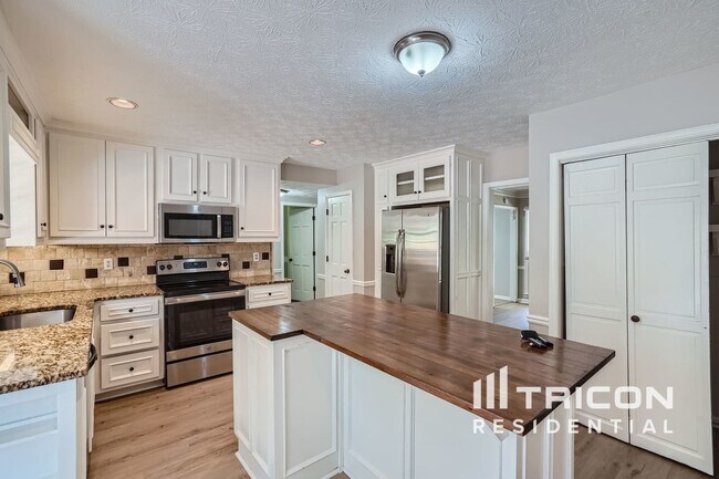 Building Photo - 3321 Manchester Dr SW