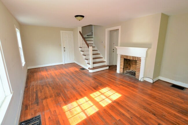 Building Photo - 1211 Highland St