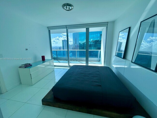 Building Photo - 200 Biscayne Blvd Way