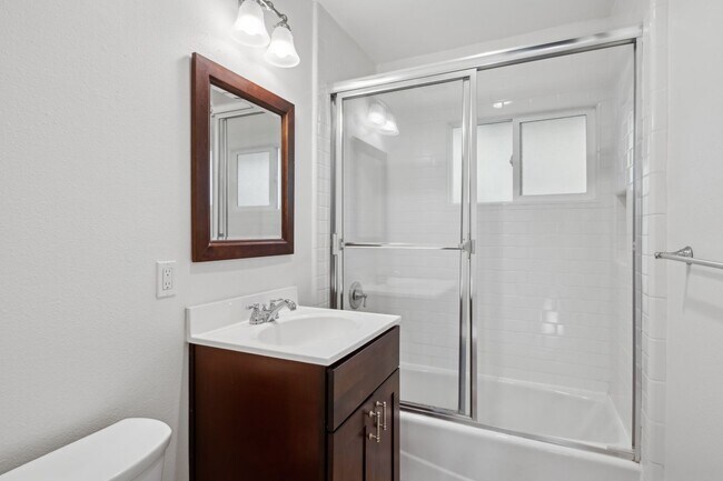 Building Photo - 2000 Clay St