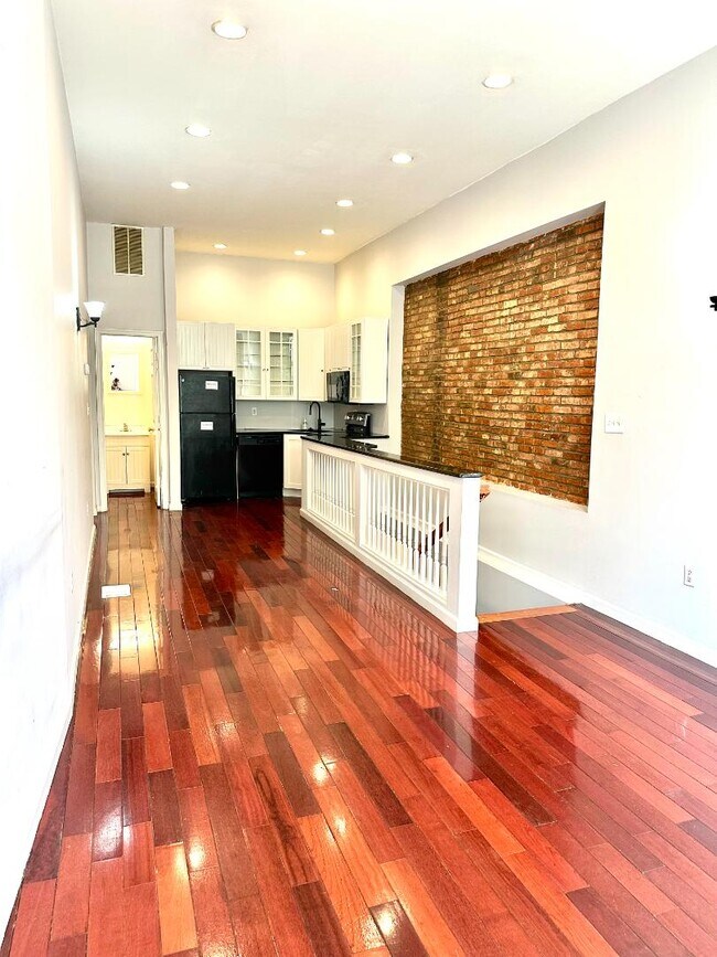 Building Photo - 2215 Eutaw Pl
