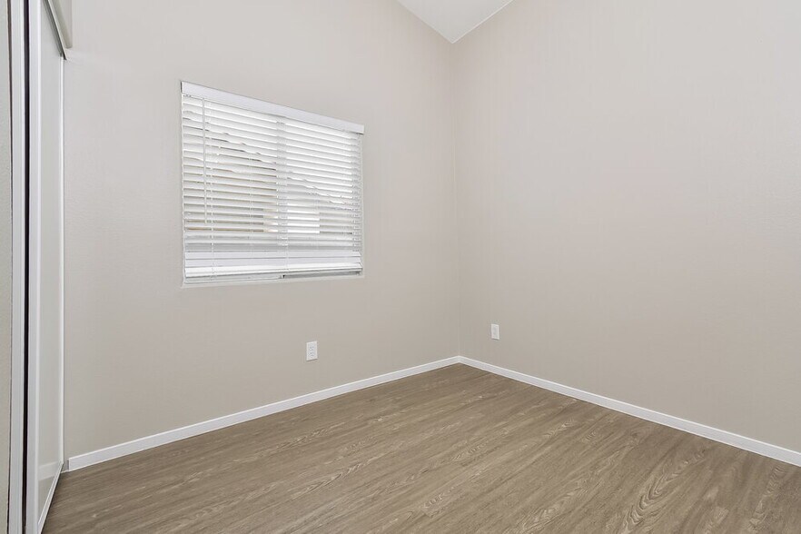Building Photo - 5828 Meadow Dale Dr
