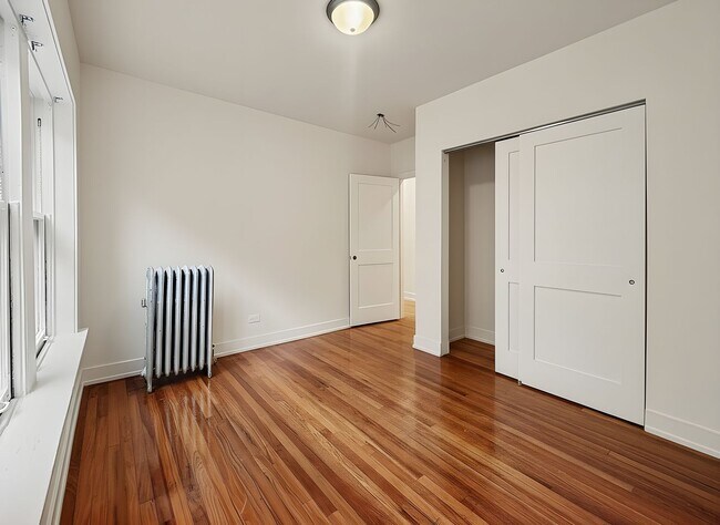 Building Photo - Brand New Renovation, 2bed/1bath Apartment in Historic Ravenswood Manor Neighborhood
