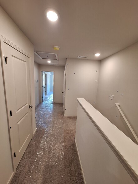 Building Photo - 125 Villa Ln